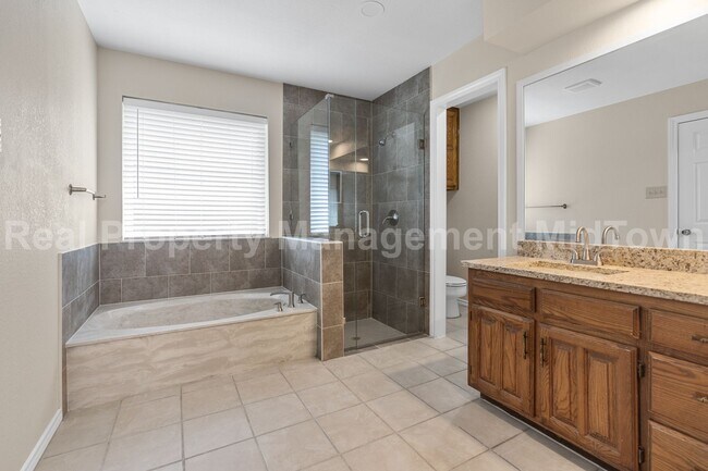 Building Photo - Charming Arlington Home with Spacious Livi...