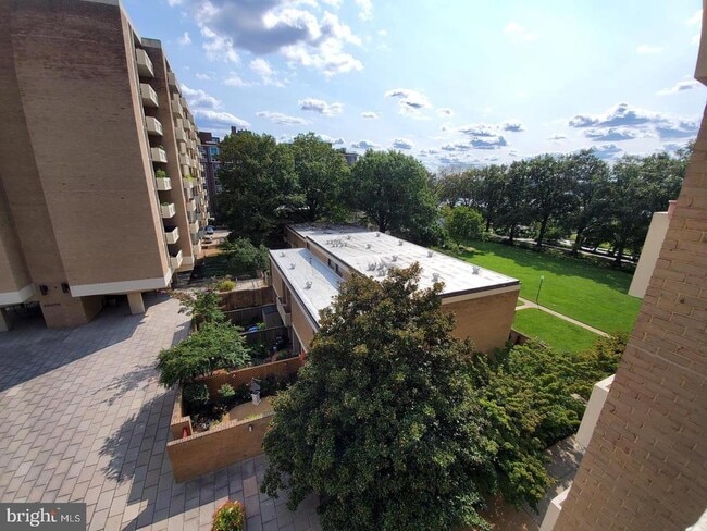 Building Photo - 490 M St SW