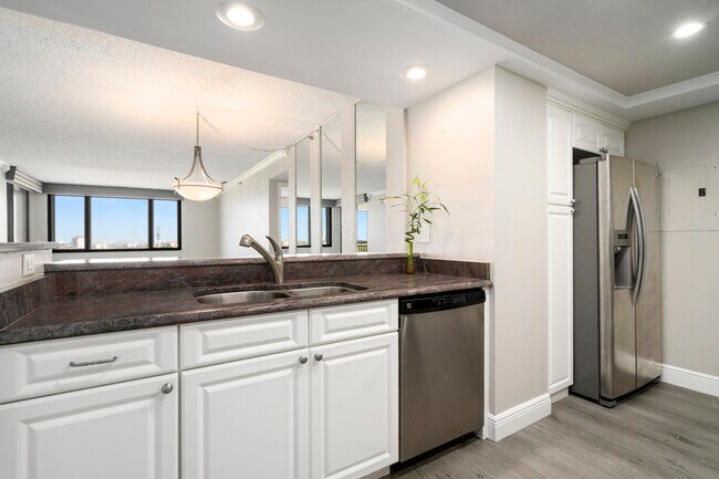 Building Photo - 6372 Palma Del Mar Blvd S