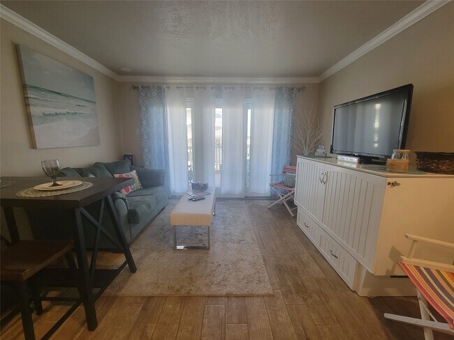 Building Photo - 6300 Seawall Blvd