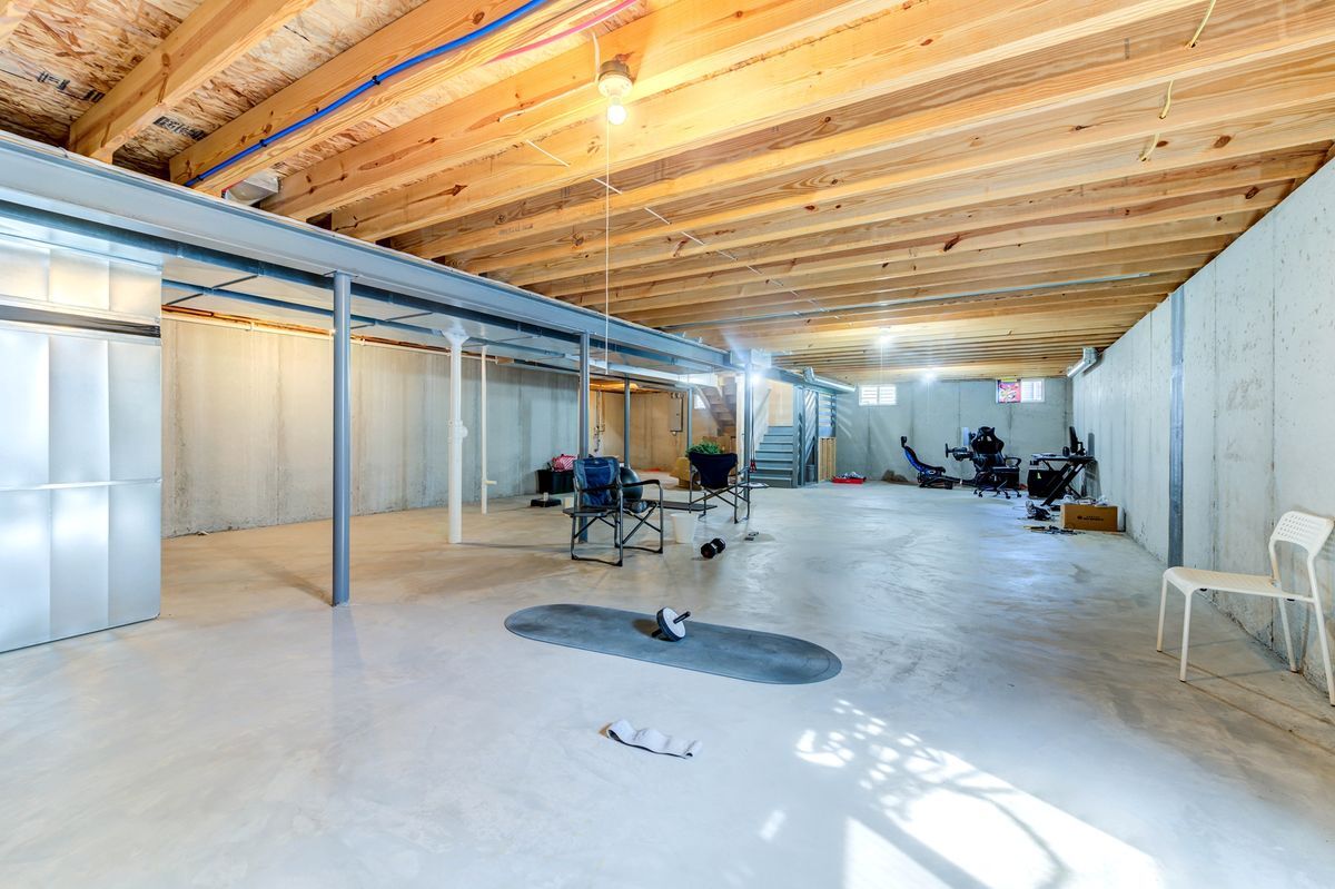 Building Photo - 732 Fox Creek Dr