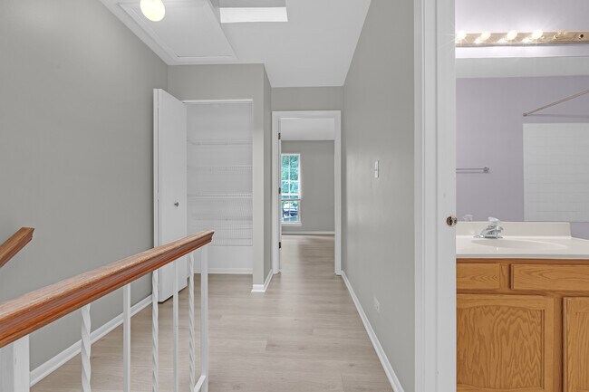 Building Photo - 1126 Regency Dr