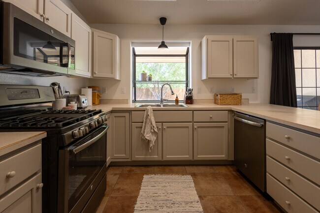 Building Photo - 7313 E Wren Dr