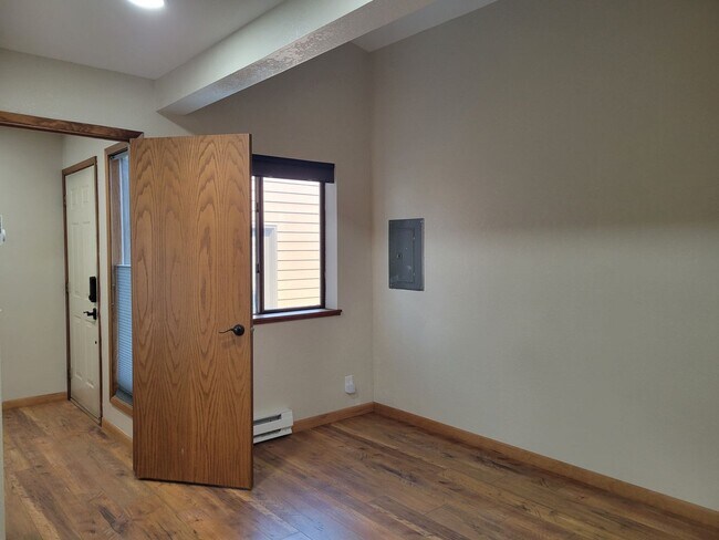 Building Photo - Hawthorne Home