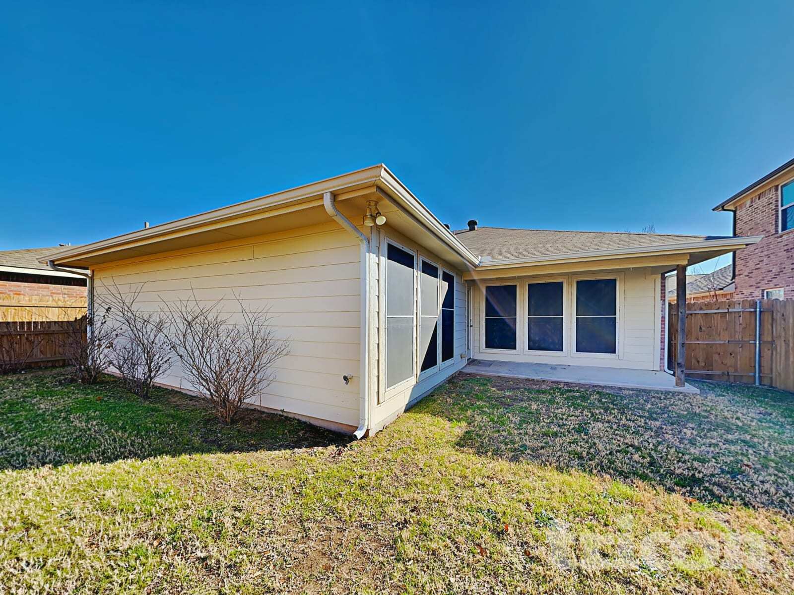 Building Photo - 1615 Hillside Dr