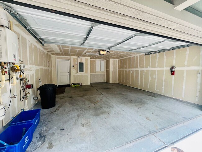Building Photo - Vibrant 3 BED + 2.5 BA Milpitas Townhouse. Stainless Steel Appliances. Great Location.