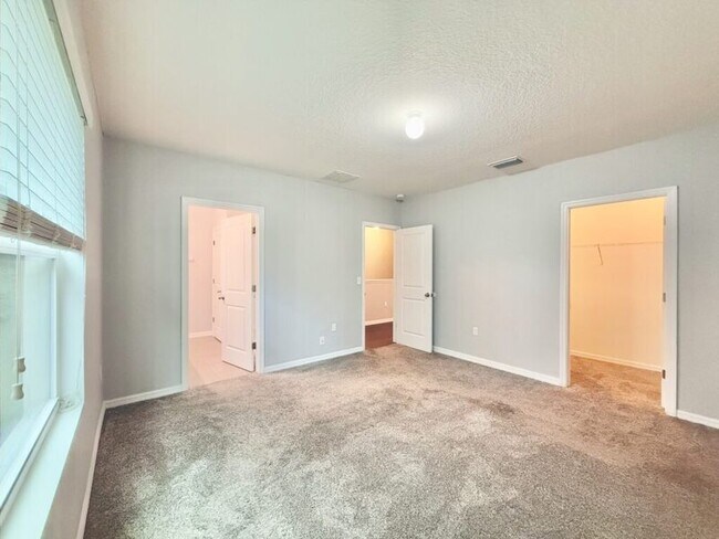 Building Photo - 9826 Hound Chase Dr