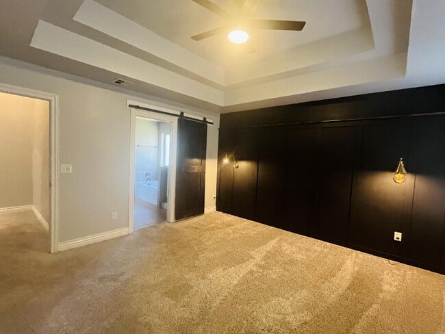 Building Photo - Charming 4-Bed, 2-Bath Home in Yukon - Gated Community in Mustang Public School District!