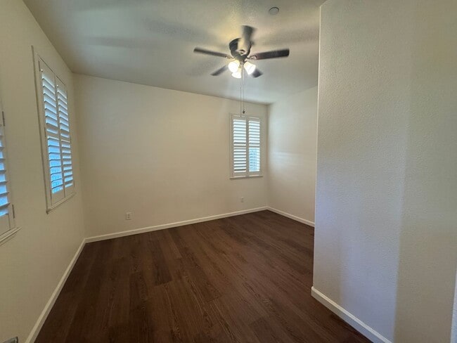 Building Photo - Stylish Single-Story 3 Bed 2 Bath Home For...