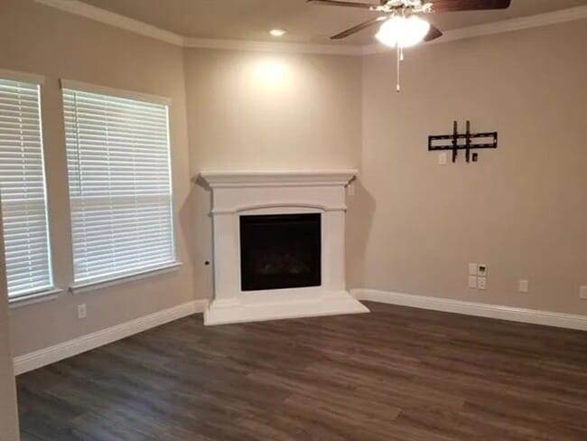 Building Photo - Coming Soon! 4BR/3.5BA | Updated Single Family Home | 2-Car Garage Parking | Fenced backyard