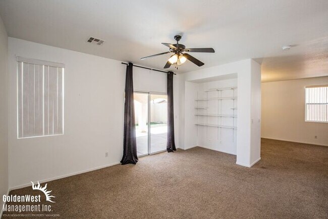 Building Photo - Bright & Spacious 3Bdm 2.5Ba Home with Private Backyard in Las Vegas