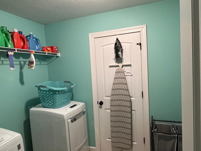 Building Photo - 4875 Ken Miles Dr