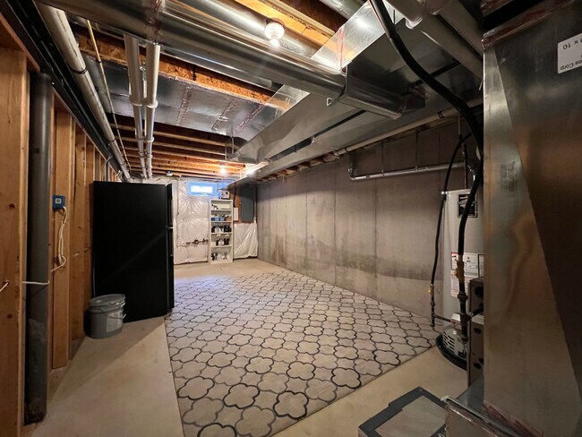 Building Photo - 4170 Bunker Hill Dr N