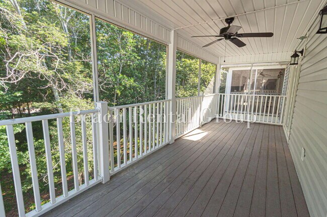 Building Photo - End Unit with Screened Balcony