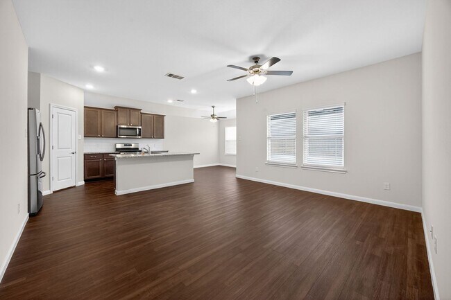 Building Photo - Beautiful Open-Concept Home with Washer/Dryer Included & Private Yard in Princeton