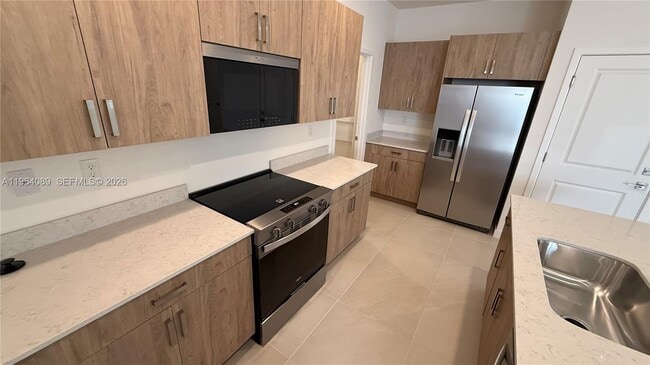 Building Photo - 1535 SE 7th Ct