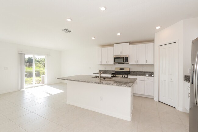 Building Photo - 4019 84th Ct E