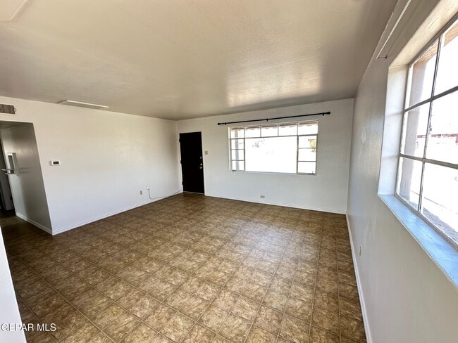 Building Photo - 5036 Louis Dr