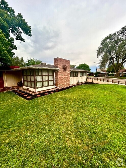 Building Photo - 410 Kenwood Dr