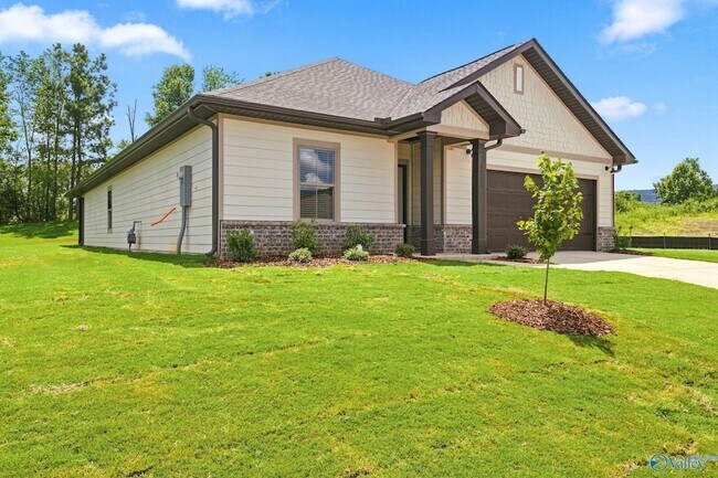 Building Photo - 7211 Holly Creek Dr SE