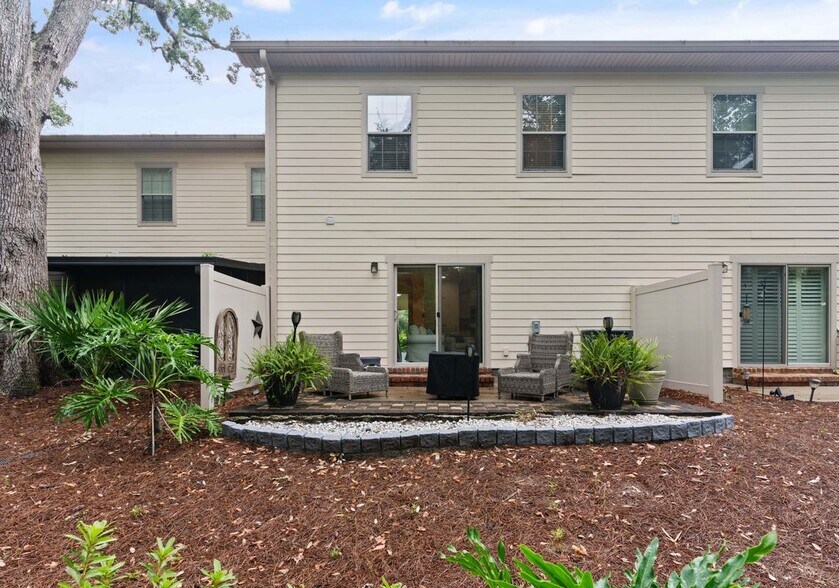 Building Photo - 504 Reserve Ln