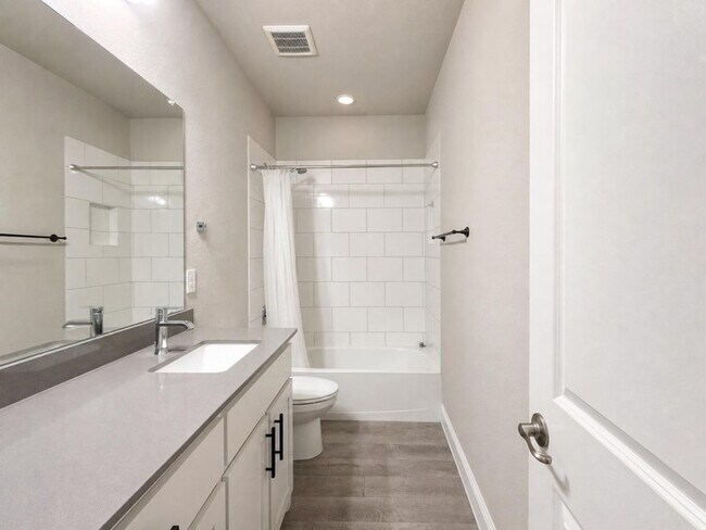 Building Photo - 1017 Greencove Dr