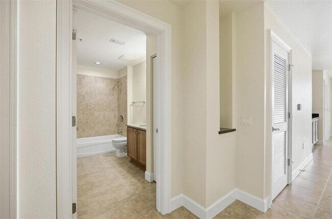 Building Photo - 102 Yacht Harbor Dr