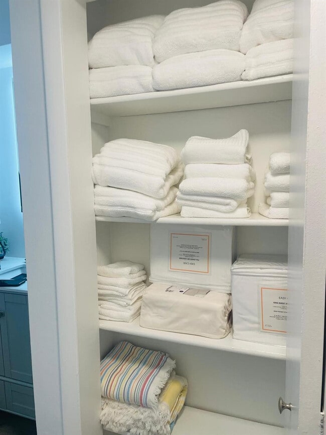 Building Photo - 2708 NE 14th Street Causeway