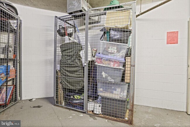 Building Photo - 1220 N Fillmore St