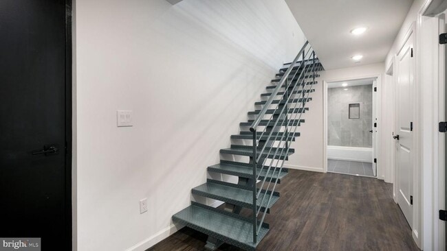 Building Photo - 1825 Callowhill St