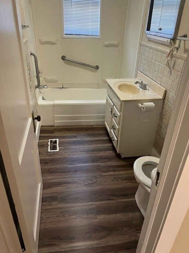 Building Photo - Affordable 2 BR 1 bath House in Branson, MO