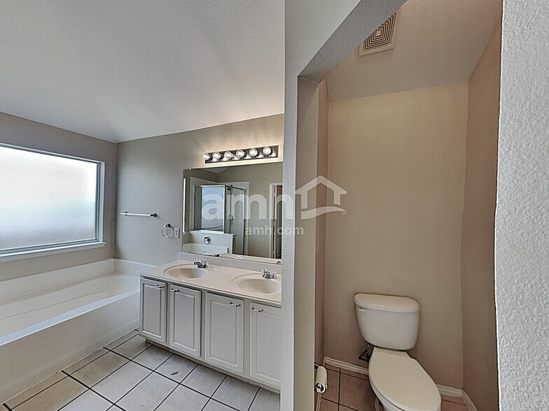 Building Photo - 9056 Weller Ln