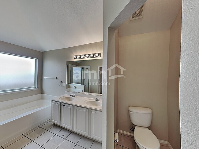 Building Photo - 9056 Weller Ln