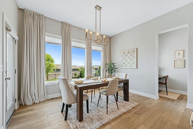 Building Photo - Luxury Home - Month-to-Month or 6-month Le...