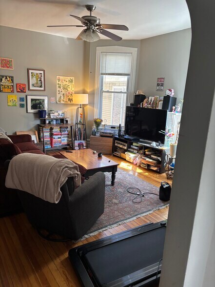 Building Photo - 3832 N Lakewood Ave