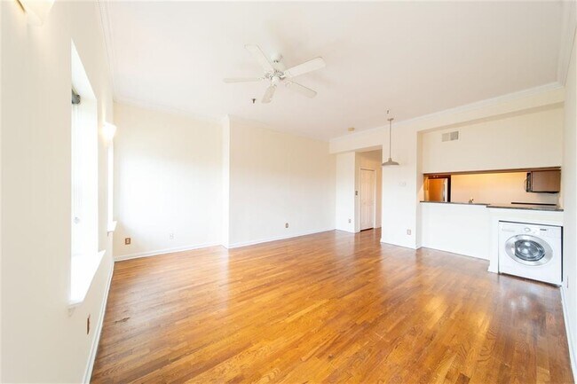 Building Photo - 227 Christopher Columbus Dr