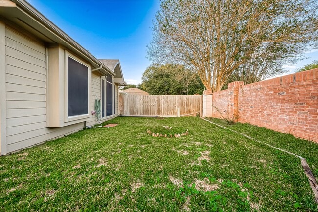 Building Photo - 643 Avery Dr