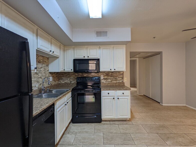 Building Photo - 12221 W Bell Rd