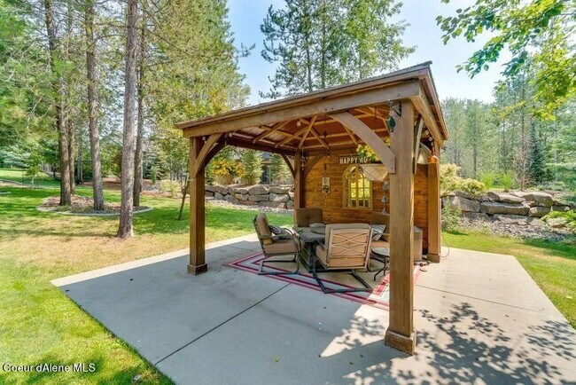 Building Photo - Pebble Creek