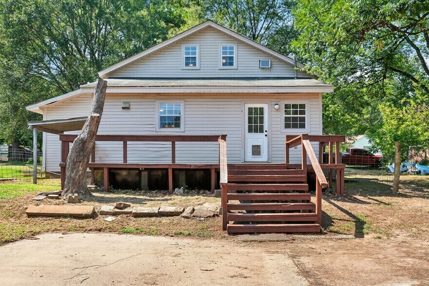 Building Photo - 606 N Miller St