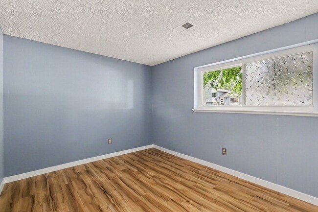 Building Photo - Spacious 4-Bedroom Home Near North Table Mountain