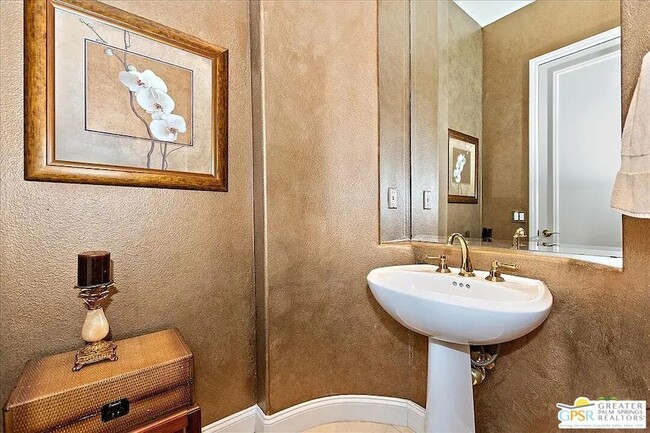 Building Photo - 46 Vista Encantada