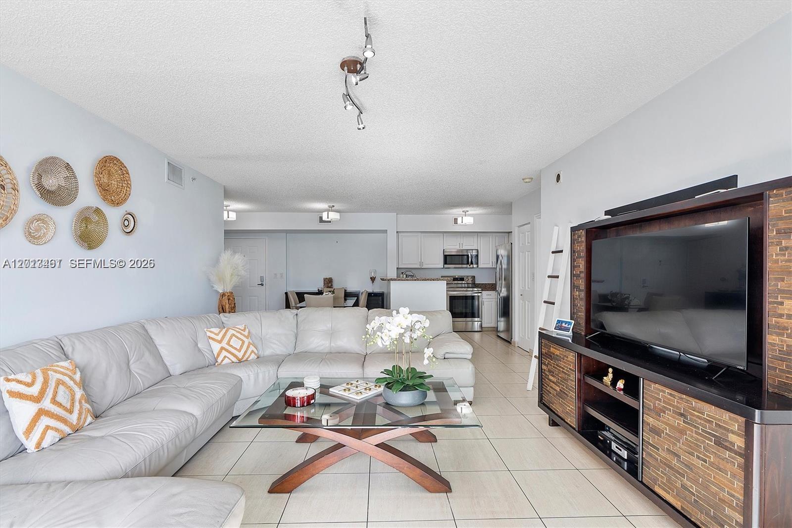 Building Photo - 1155 Brickell Bay Dr