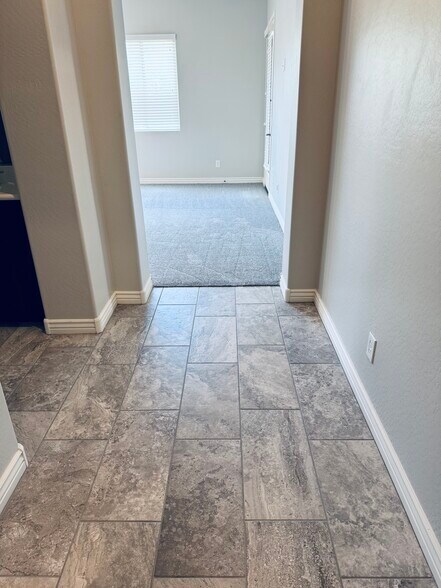 Building Photo - 2604 W Balao Dr