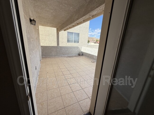 Building Photo - 2899 Country Club Dr