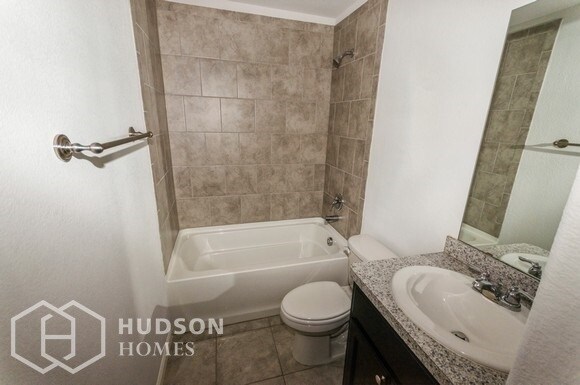 Building Photo - NOW AVAIALBLE! - 10529 Fort Cibolo Trl, Cr...
