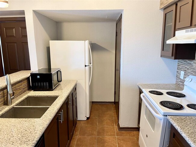 Building Photo - 14550 Fonmeadow Dr