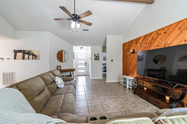 Building Photo - 21306 Castlemont Ln