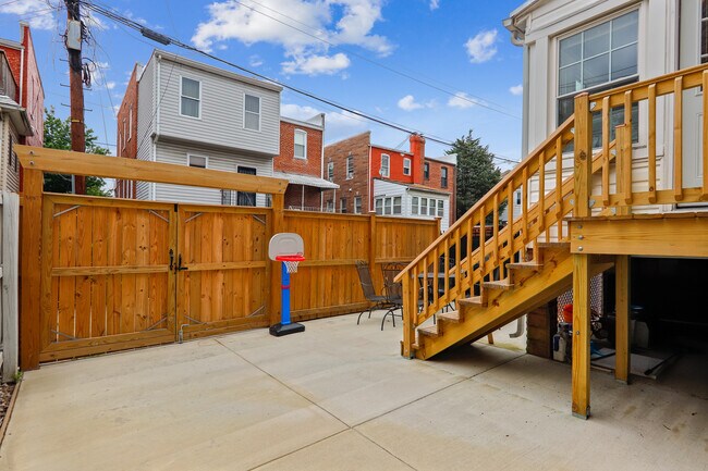 Building Photo - 513 Somerset Pl NW