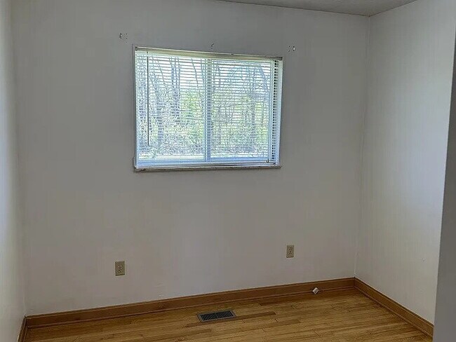 Building Photo - Near Gallipolis Holzer Hospital. 3Br, 2Bath